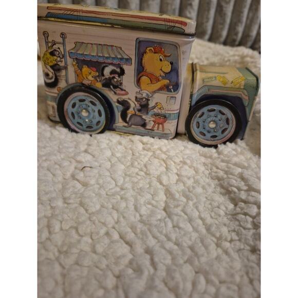 Vintage Tin Truck Bank Bear Canister Rolling Wheels 1990 - Picture 5 of 6